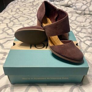 Toms Milan Blackberry Suede Closed Toe Heel Size 8